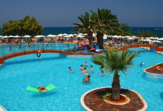 Eri Beach & Village Hotel zwembad