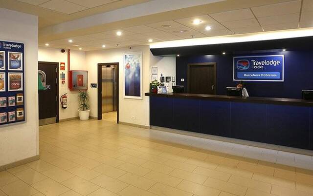 Receptie van Hotel Travelodge Poblenou in Barcelona