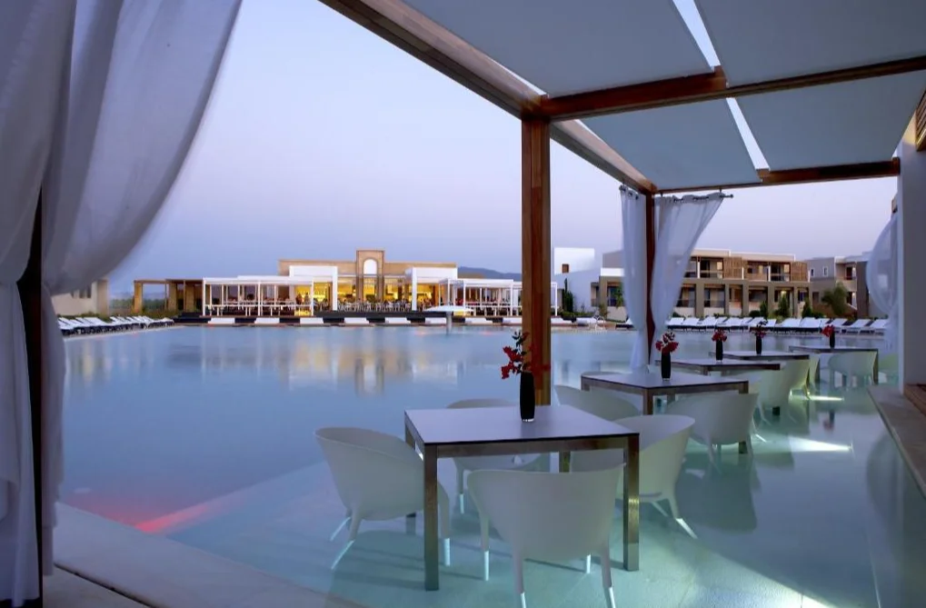 Pelagos Suites Hotel terras 