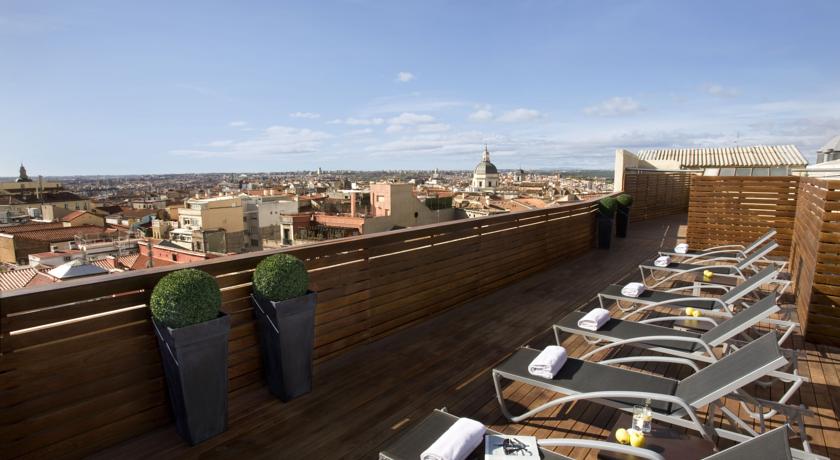 Uitzicht vanaf dakterras hotel Cortezo in Madrid