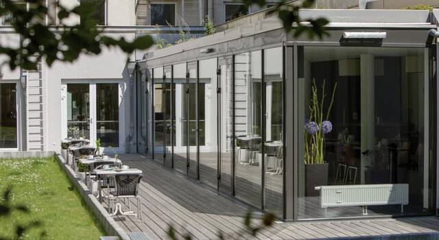 Terras van Hotel Austria Trend Beim Theresianum in Wenen