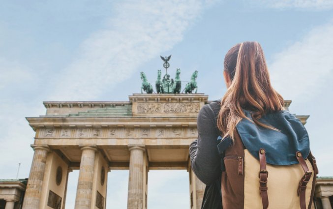 Berlijn - Vrouw Brandenburger tor