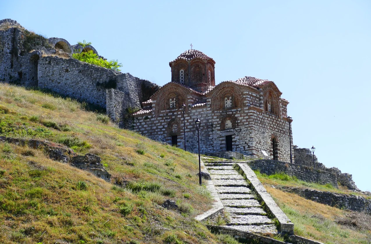 Berat kerk bij kasteel