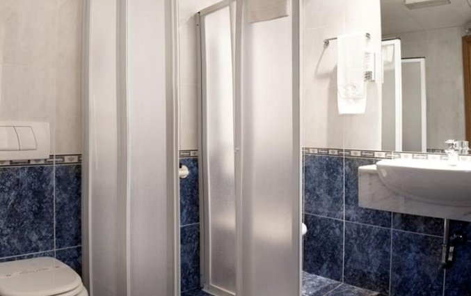 Badkamer met douche in Pacific Hotel Fortino Turijn