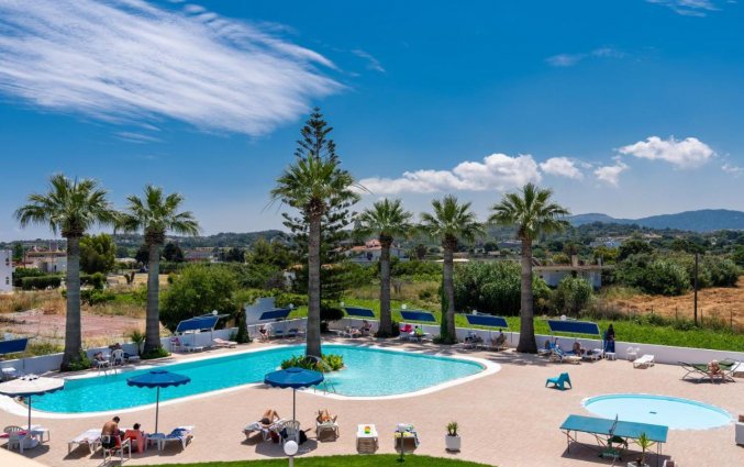 Terras en zwembad van Hotel Sabina Rhodos
