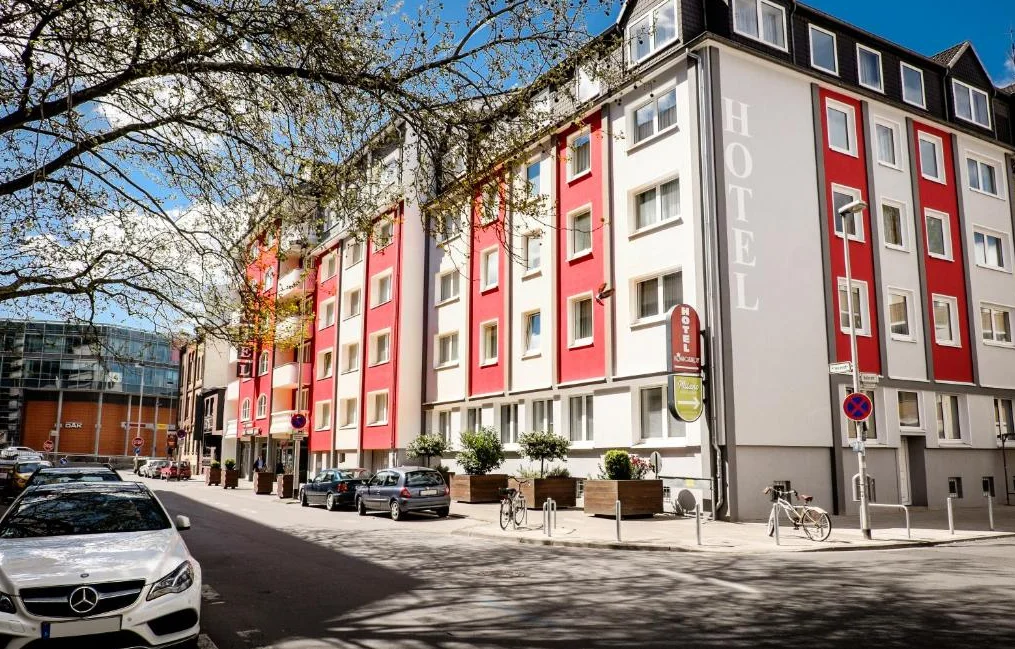 Voorkant van hotel Konigshof am Funkturm Munster