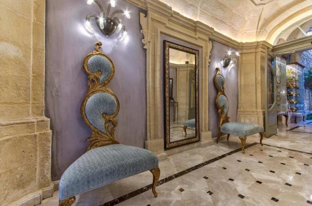 Palazzo Consiglia gang 