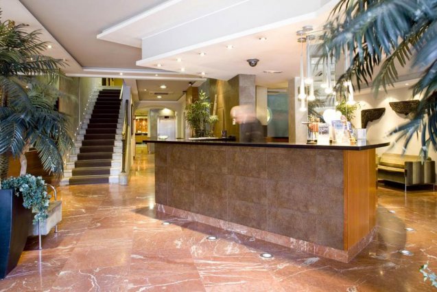 Receptie van Hotel Oasis in Barcelona