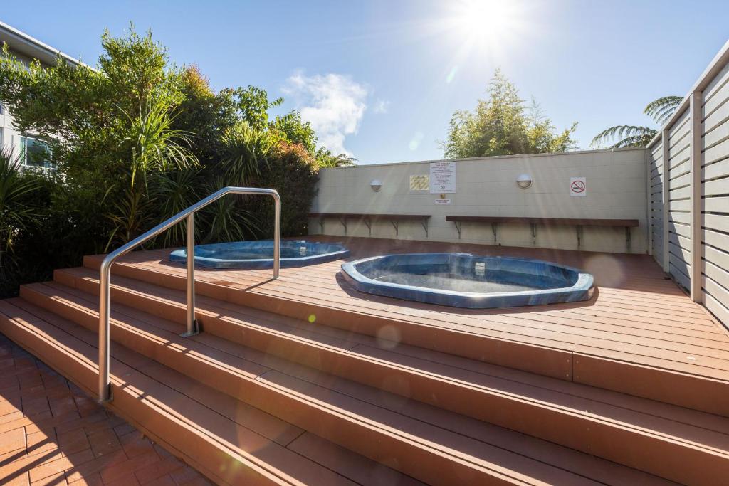 Buitenzwembad bij Rydges Rotorua