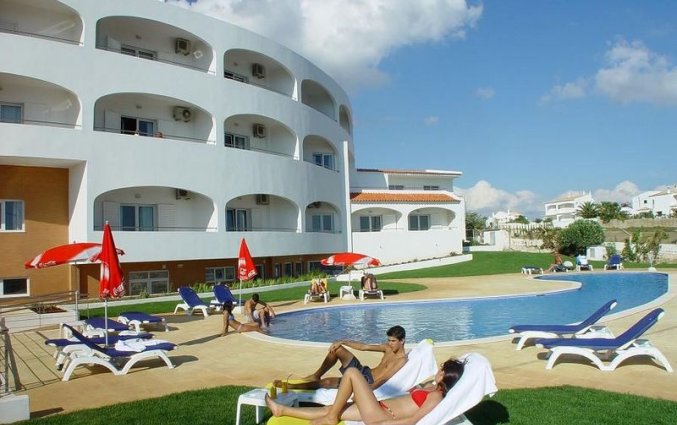 Gebowu met zwembad van Hotel & Spa Maritur in de Algarve