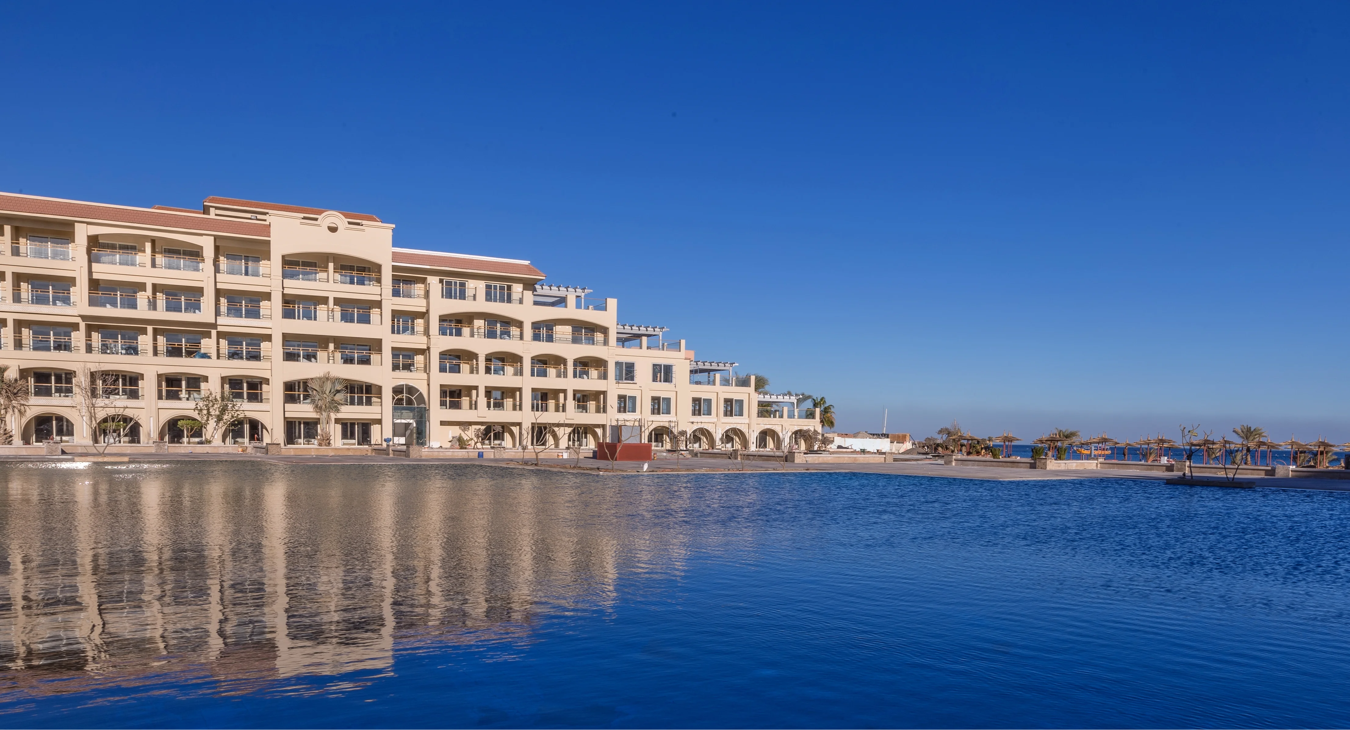 Pickalbratros White Beach Resort
