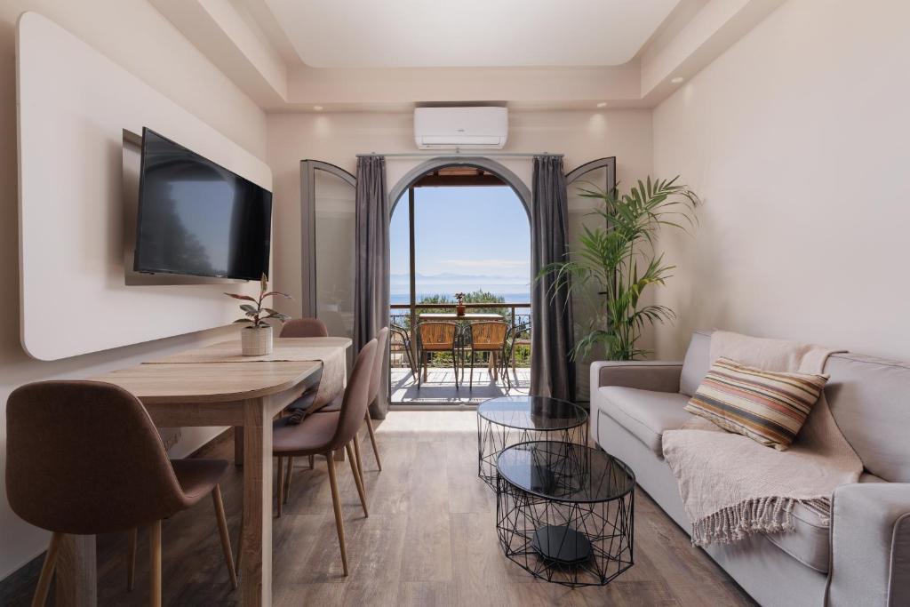 The Summit Escape - woonkamer met balkon