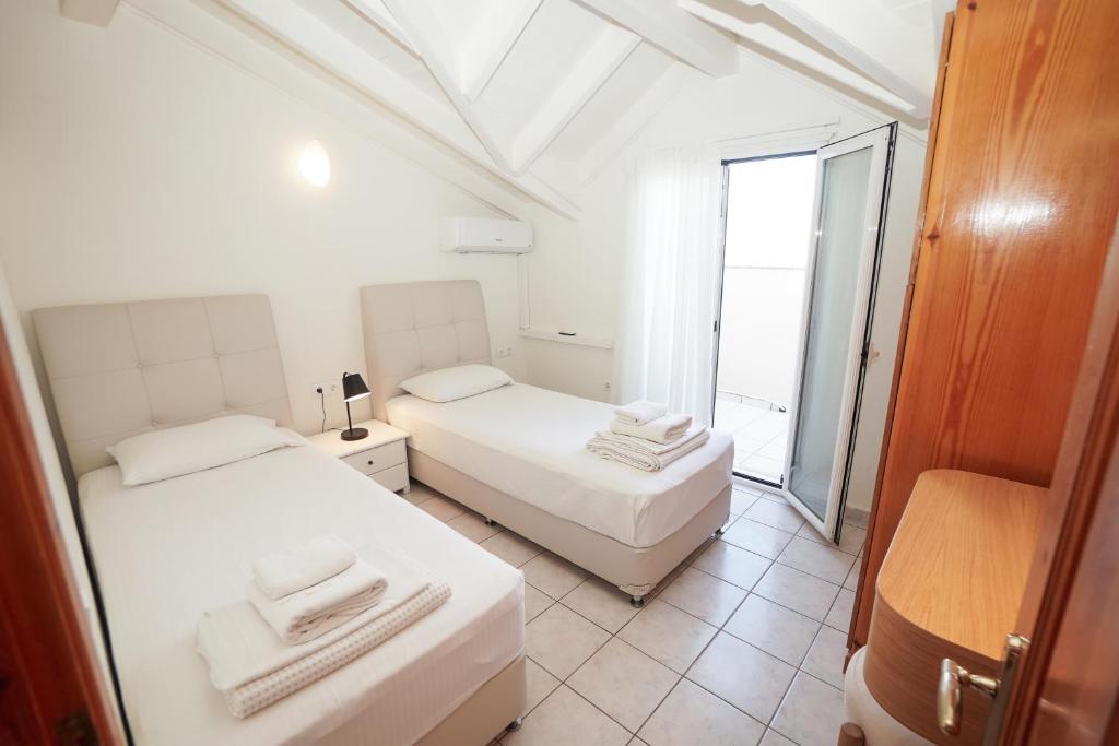 Saint Nicholas Beach Resort - slaapkamer met balkon