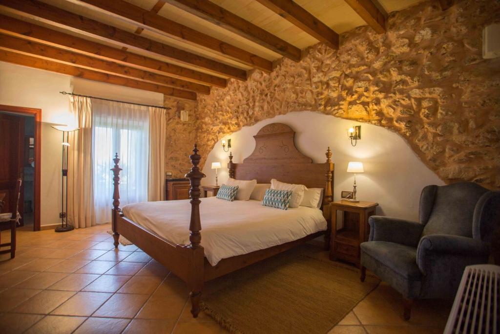 Hotel Rural Son Terrassa - kamer met hemelbed