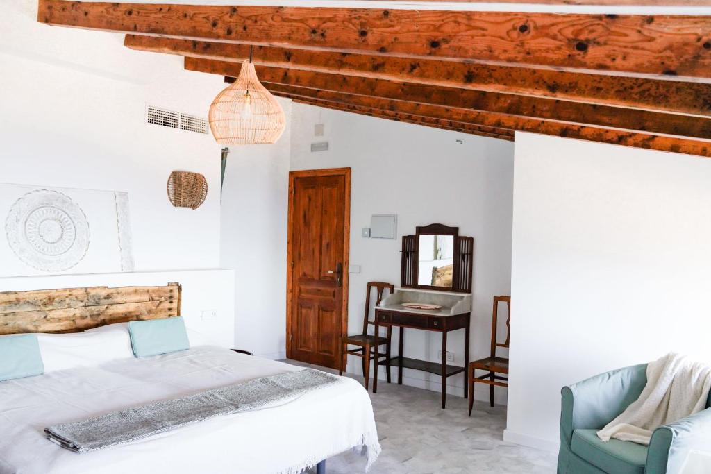 Son Colom -Turismo de interior - slaapkamer met balken