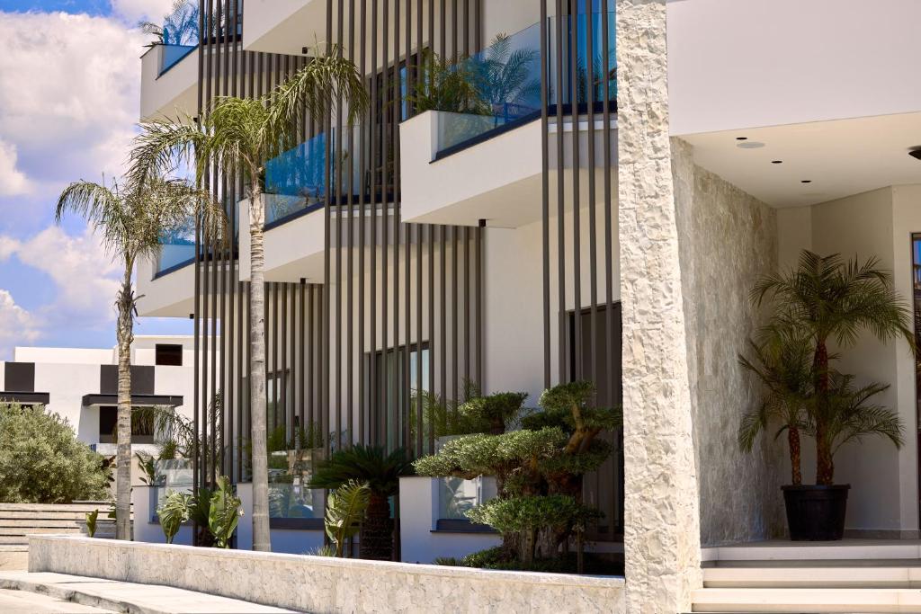 Veranda Hotel by Mirage - gevel met palmen