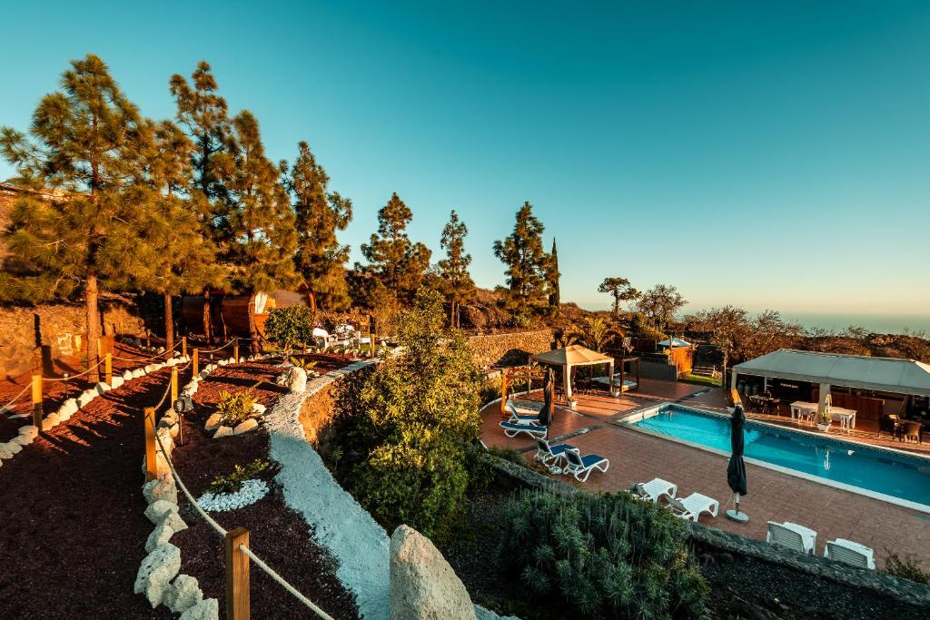 Hotel Rural La Correa del Almendro - zwembad met uitzicht op zee