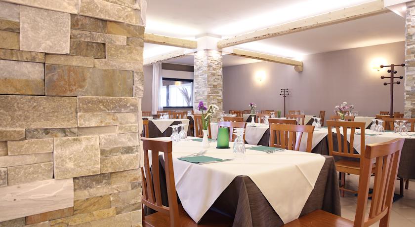Restaurant van Hotel Pausania Inn op Sardinie
