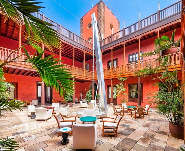 Boutique Hotel San Roque - binnenplaats met palmen