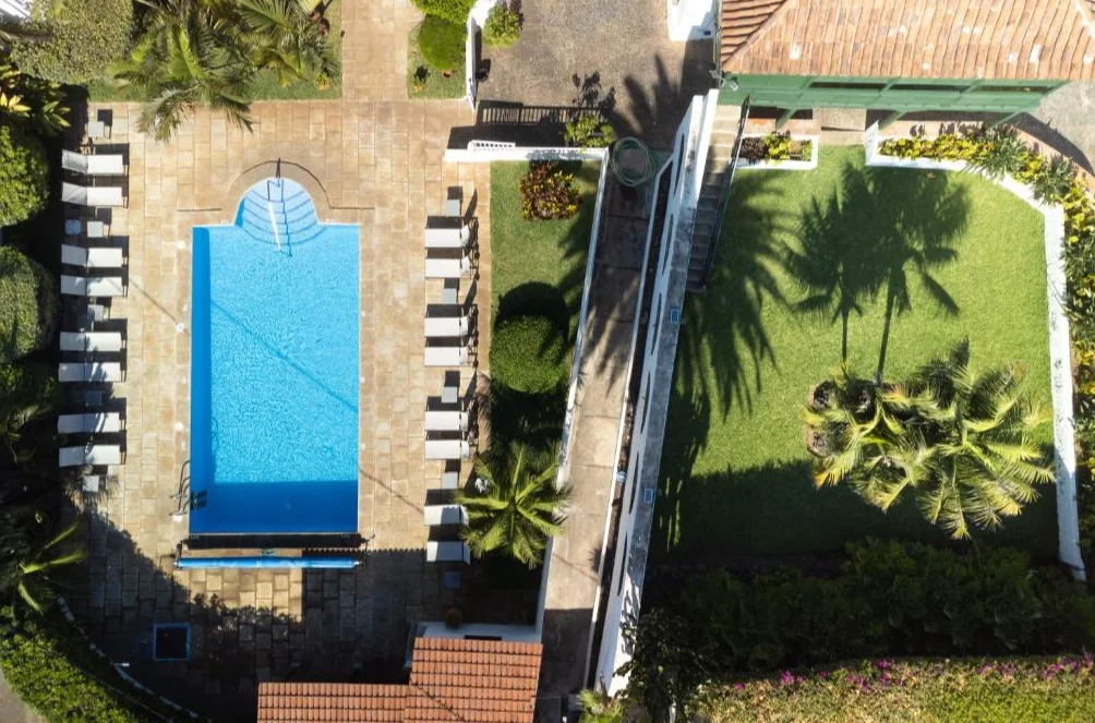 Hotel el Patio zwembad drone view