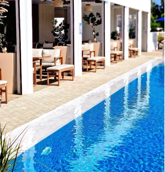 Hotel Sveltos zwembad 