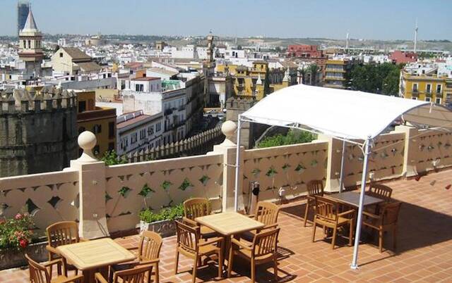 Terras van hotel Sevilla Macarena in Sevilla