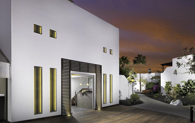 Gebouw van Hotel H10 White Suites op Lanzarote