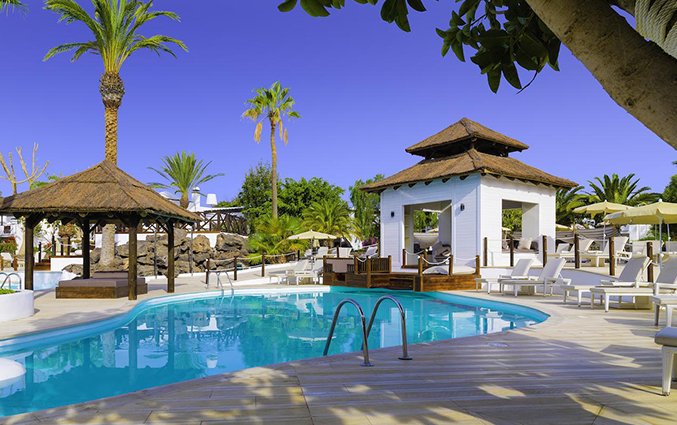 Zwembad van Hotel H10 White Suites op Lanzarote