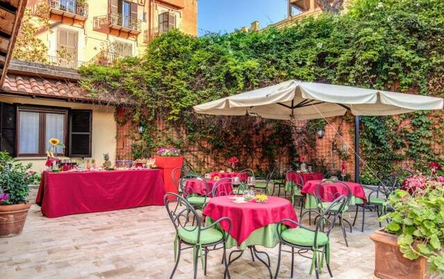 De tuin van Rome Garden Hotel