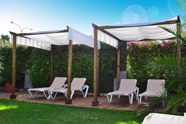 Zonneterras van Hotel Oasis