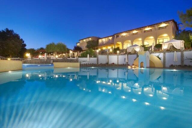 Zwembad van hotel Elea Village in Chalkidiki