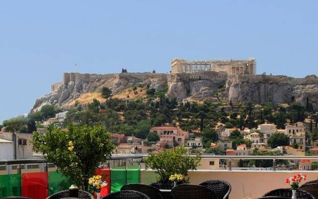 Dakterras met uitzicht van Hotel Attalos in Athene
