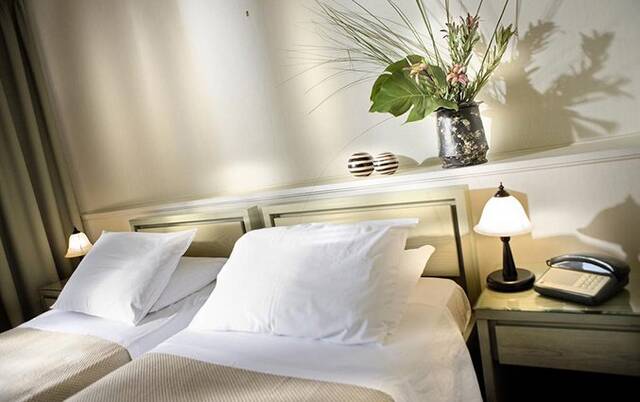 Tweepersoonskamer van Hotel Adrian in Athene