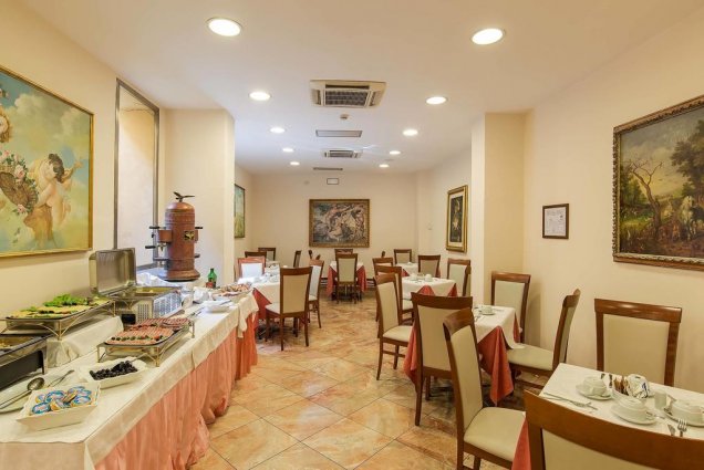 Ontbijtzaal met buffet van Hotel Atlantic Palace in Florence