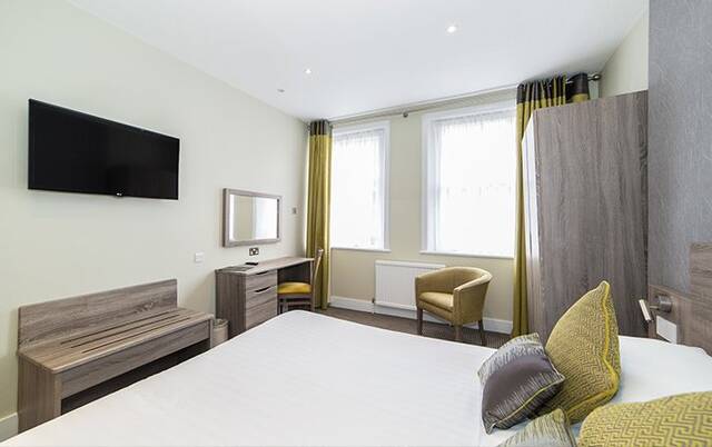 Room bij hotel Phoenix Londen