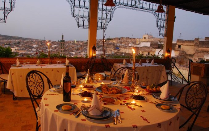 Terras met uitzicht van Riad Dar el Ghalia in Fez