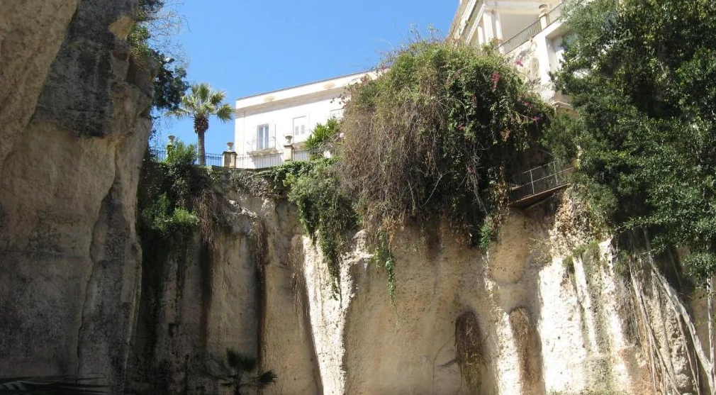 Hotel Grand Villa Politi gebouw