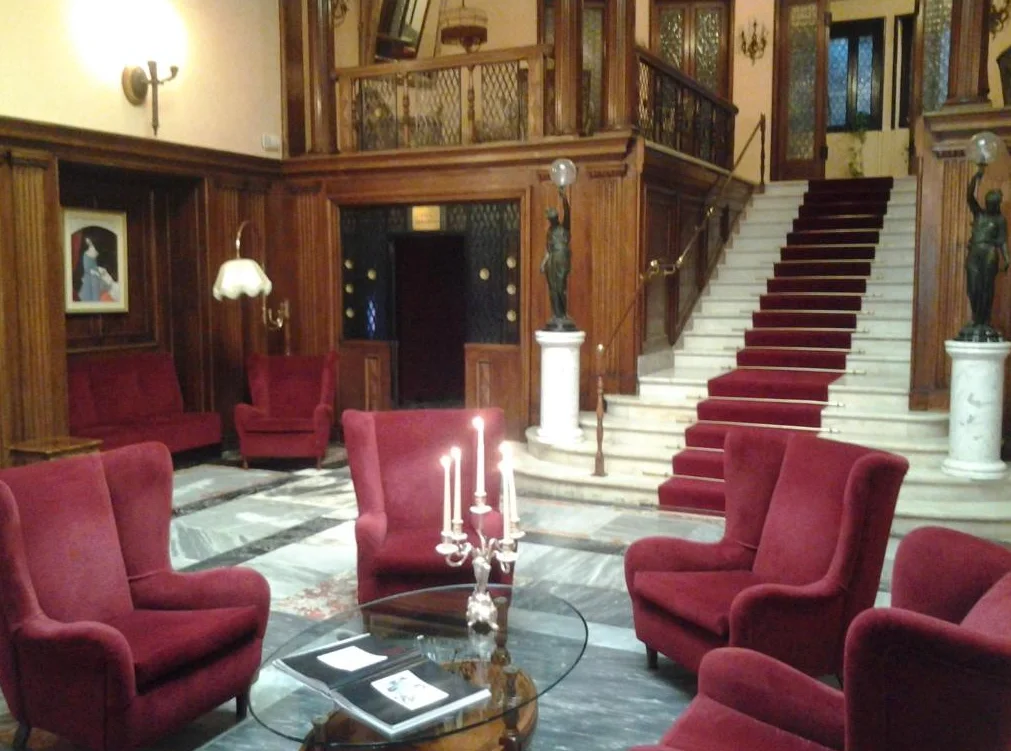 Hotel Grand Villa Politi hal