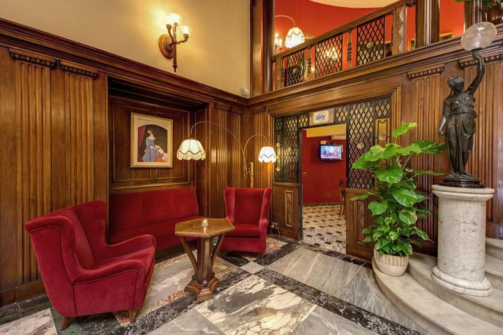 Hotel Grand Villa Politi lobby