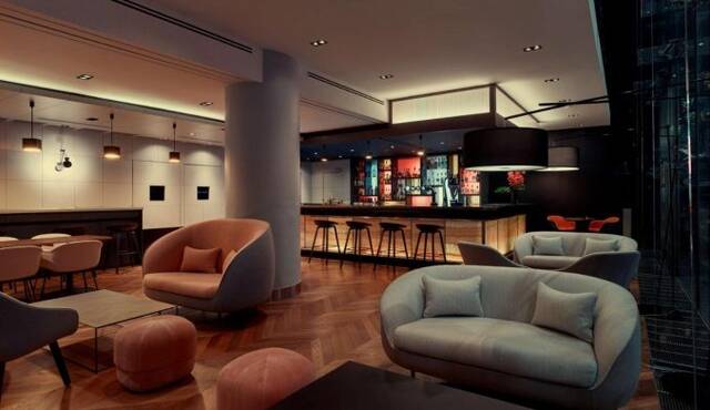 Bar lounge Park Plaza County Hall